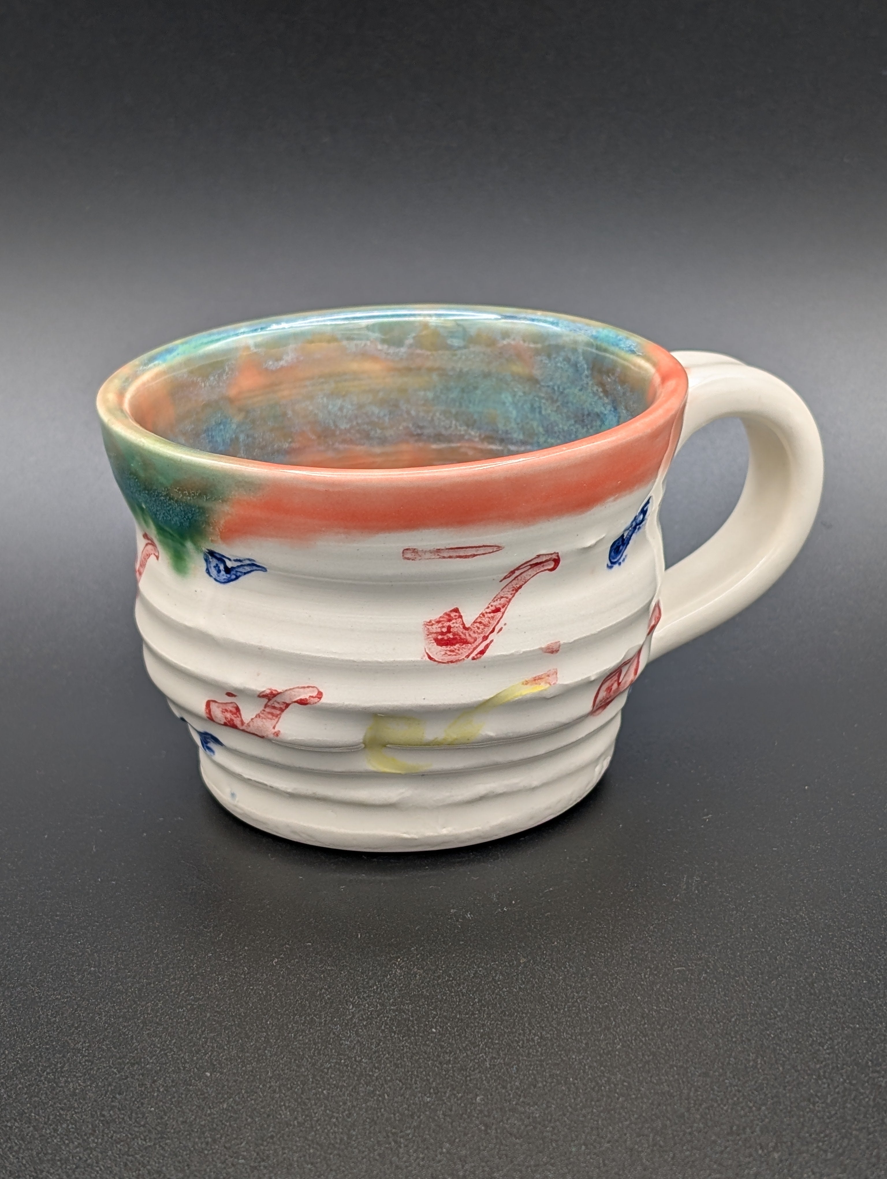 Mug Poppy throw rings colored pipes
