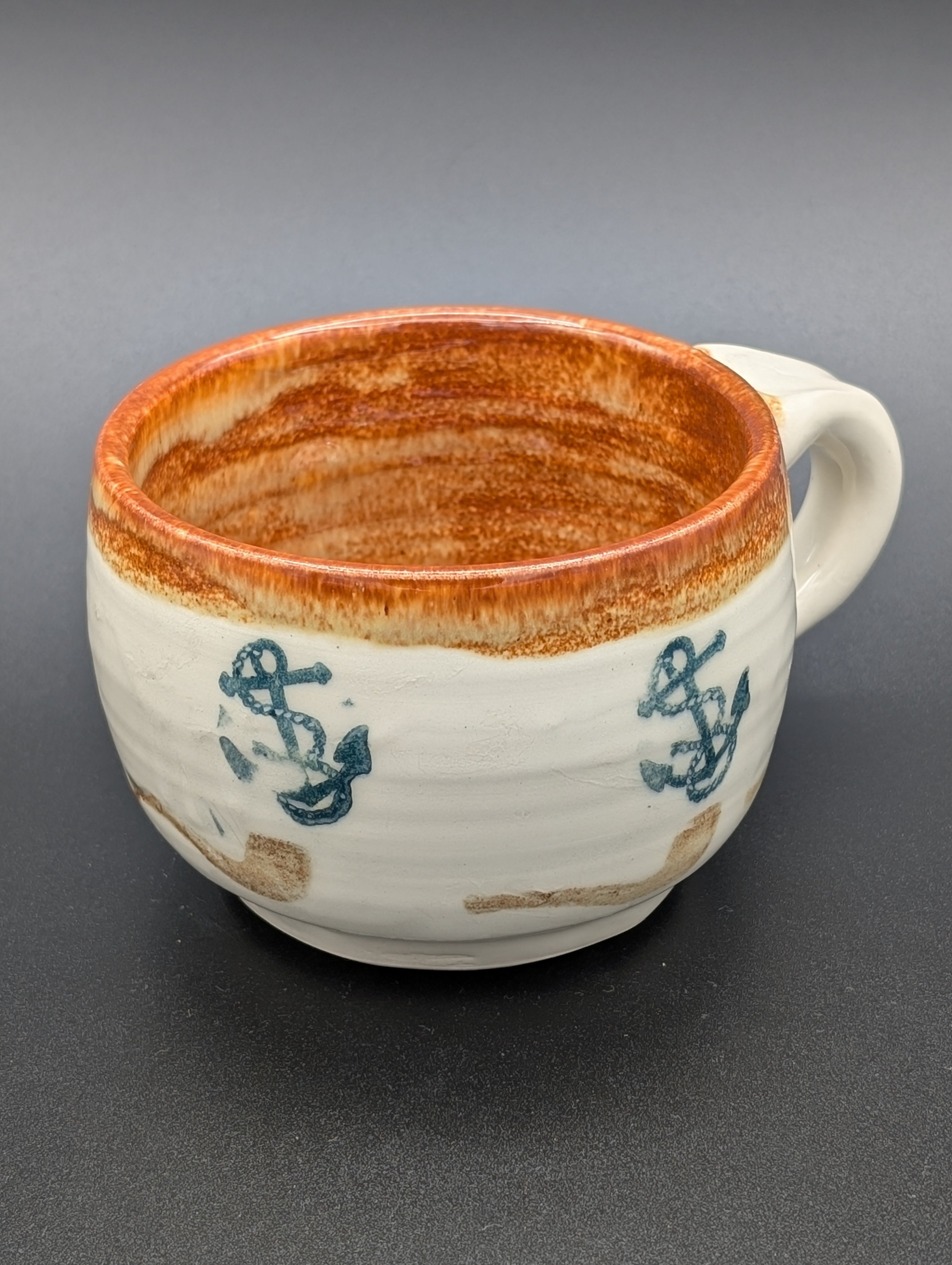 Mug Albany Slip brown anchors and pipes