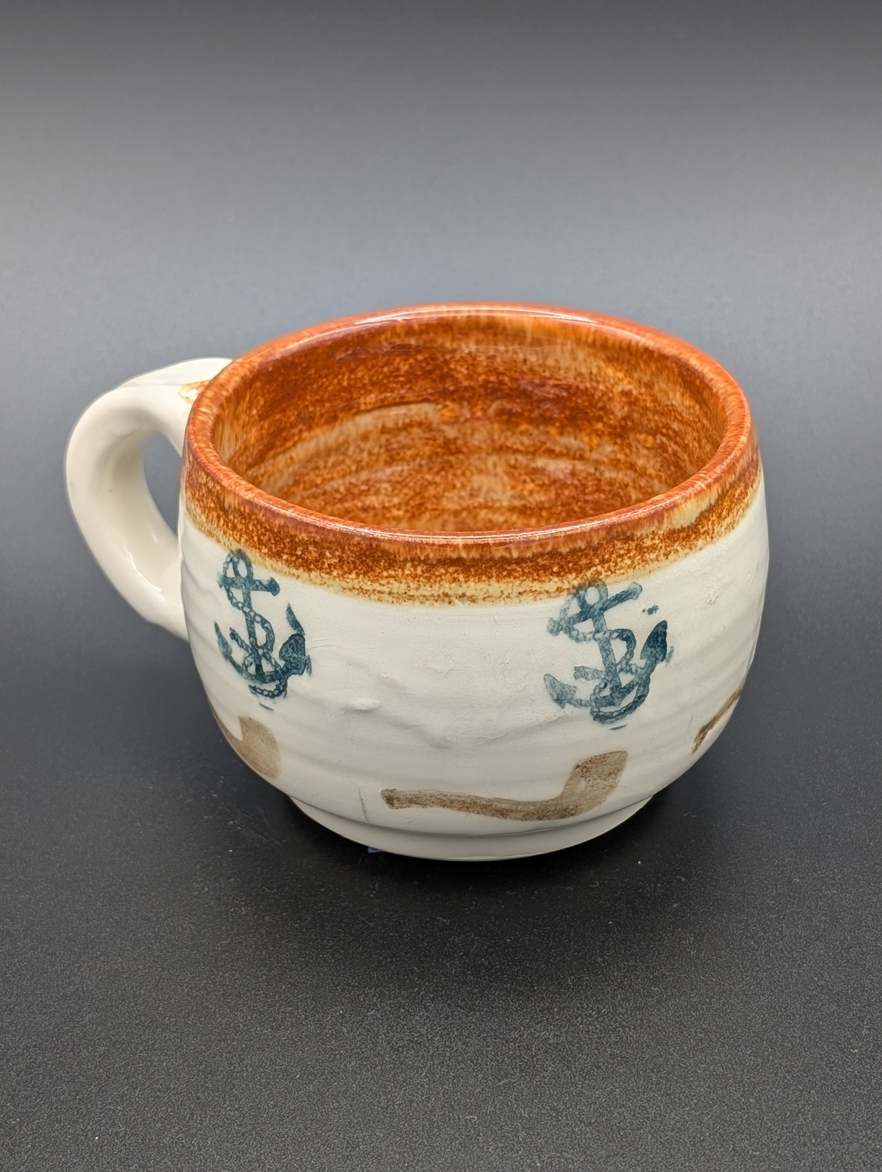 Mug Albany Slip brown anchors and pipes